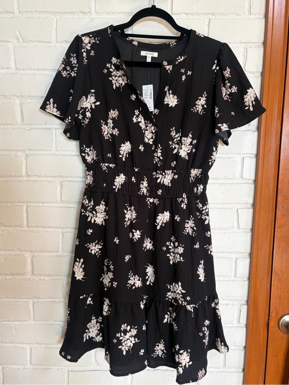 Black Floral V-Neck Short Sleeve Dress